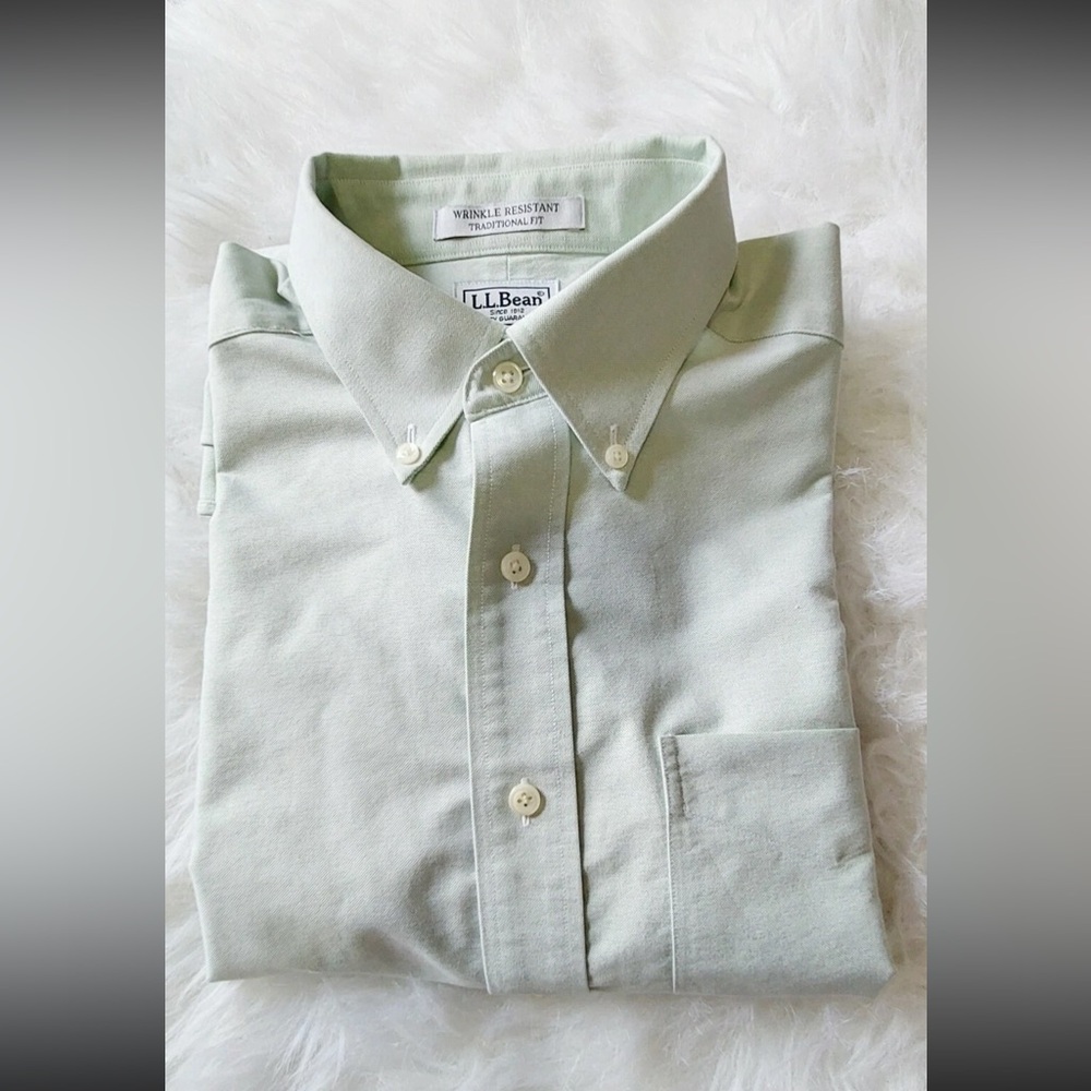 L.L. Bean Men's Light Green Button Down Shirt